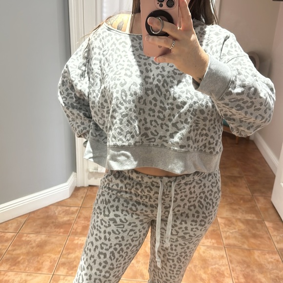 Aerie lounge set - Picture 2 of 3